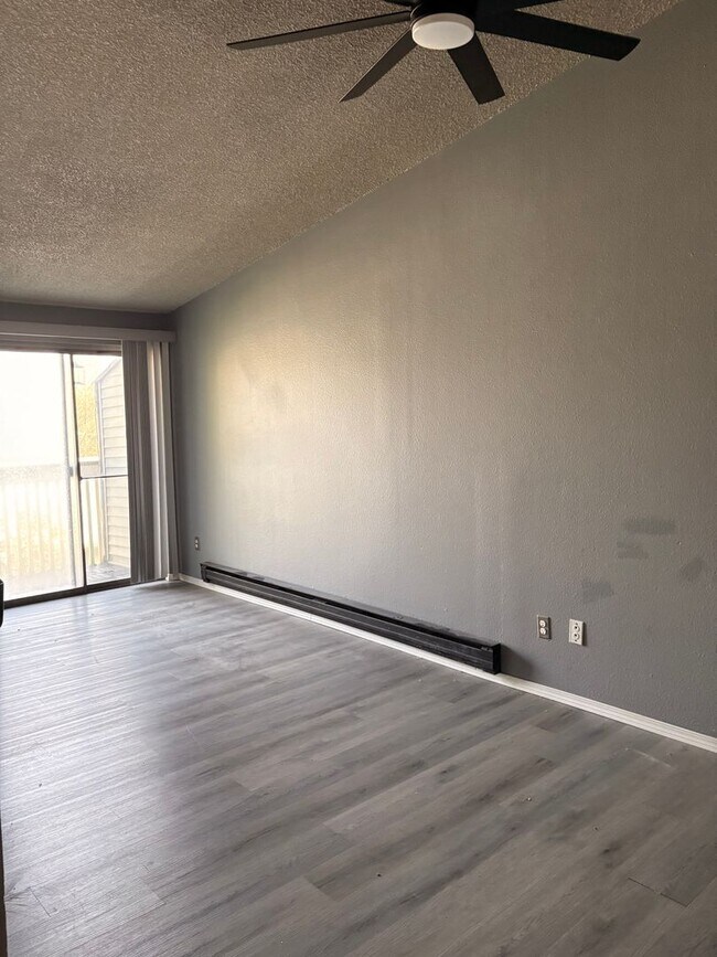 Building Photo - Charming 2-Bedroom Townhouse in Tukwila – Move-In Ready!