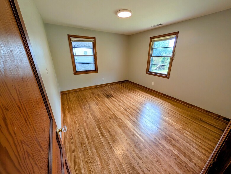 Building Photo - 1326 McAlpine Ave