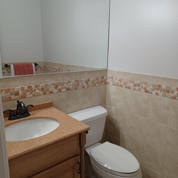 Guest Bathroom - 3940 Arelia Dr S