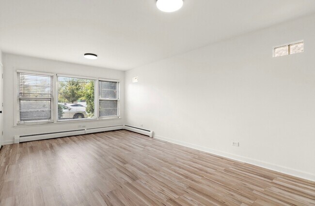 Building Photo - 2308 Oakton St