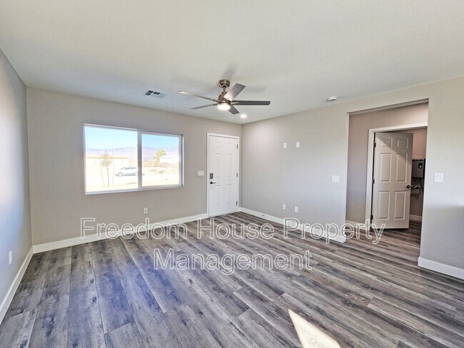 Building Photo - 561 Valiant Ave