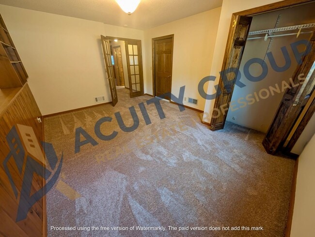 Building Photo - 10207 Pilgrim Ln N