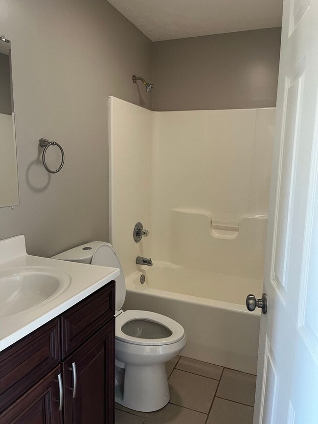 Building Photo - 2-bedroom, 2-bathroom home located in the beautiful Dandridge