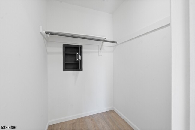 Building Photo - 160 Goldmine Ln