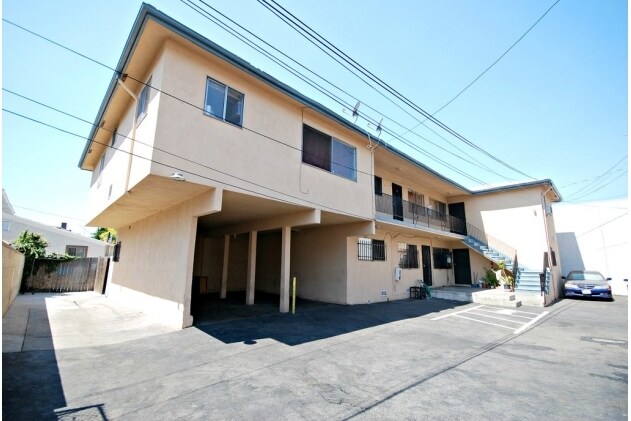 Building Photo - 2420-2424 E 4th St