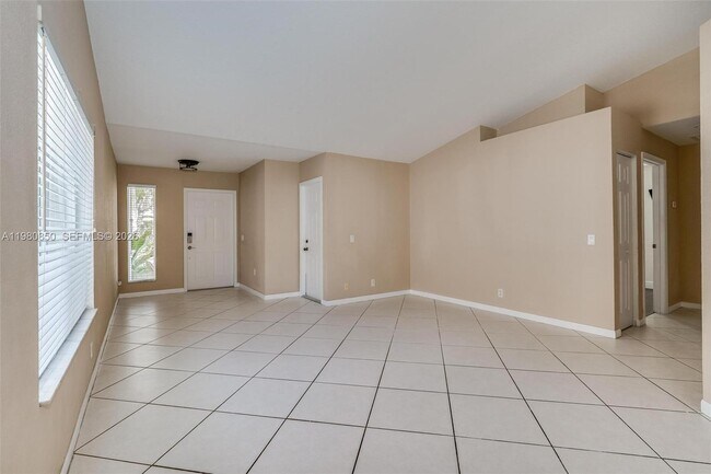 Building Photo - 1046 Golden Cane Dr