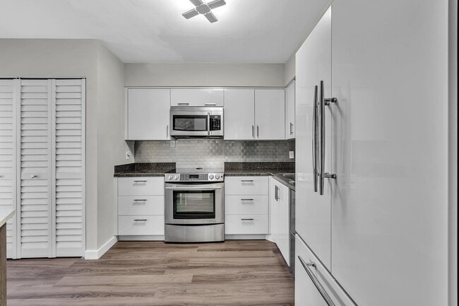 Building Photo - 14623 Bonaire Blvd