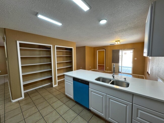 Building Photo - 923 Telstar Loop NW