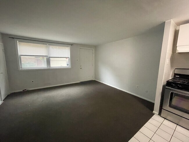 Building Photo - 260 Greenough St