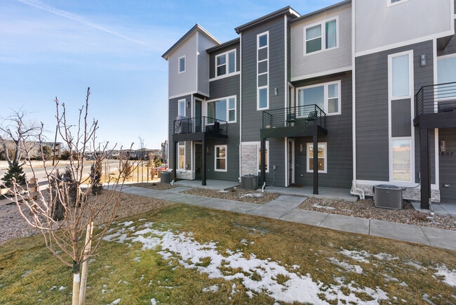 Building Photo - 2849 W 69th Ave