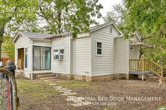 Building Photo - 821 1/2 SW 31St St-