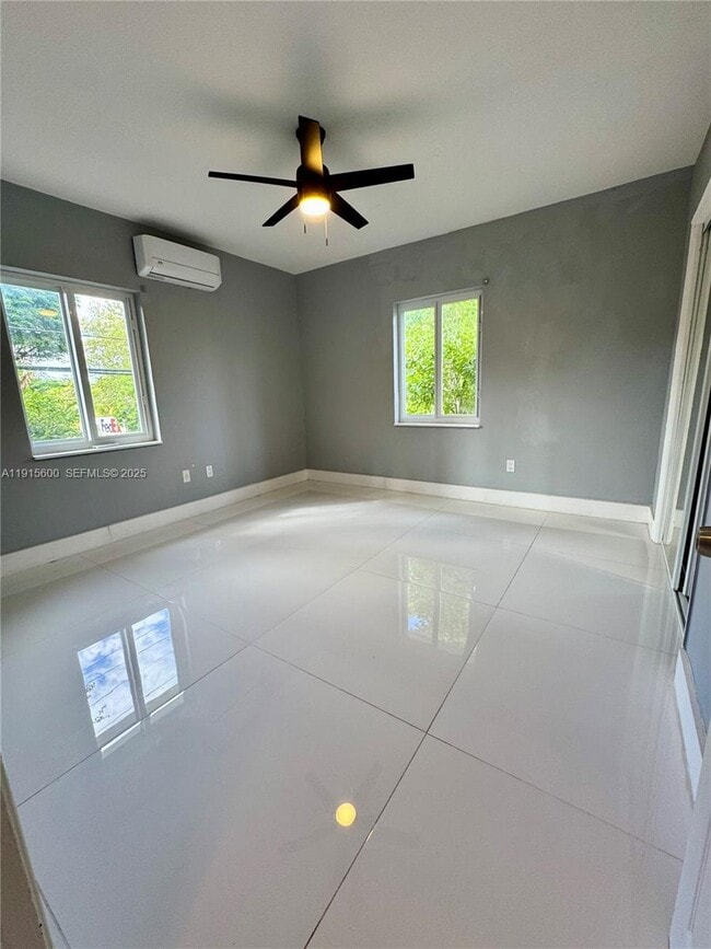 Building Photo - 300 Mendoza Ave