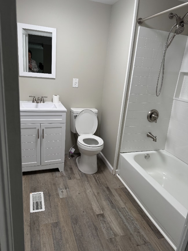 Building Photo - Charming Liverpool Village Home