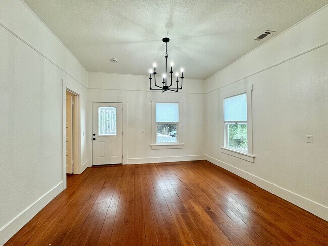 Building Photo - B1417-1421