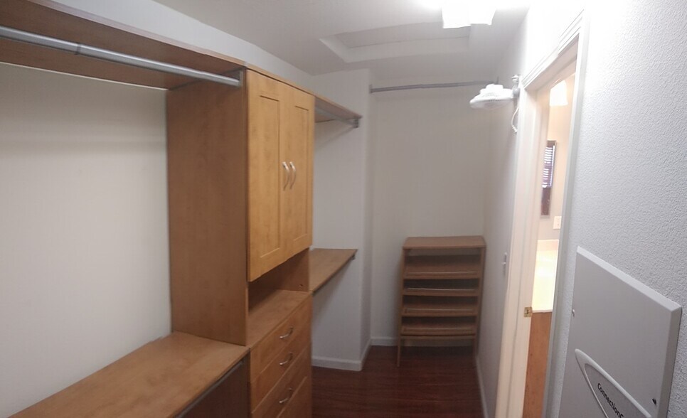 Building Photo - 5020 Trouville Ln