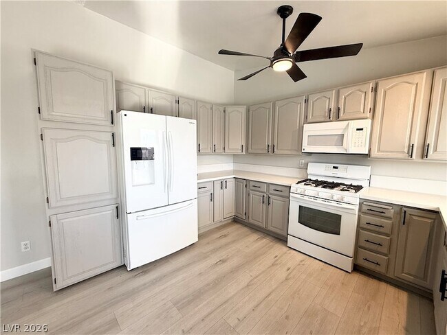 Building Photo - 325 Greenfield Ln