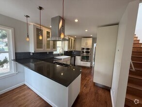 Building Photo - Stunning 4 Bed / 3 Bath Pacific Beach Home...
