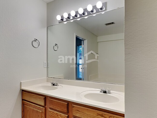 Building Photo - 12424 Silver Mist Trail