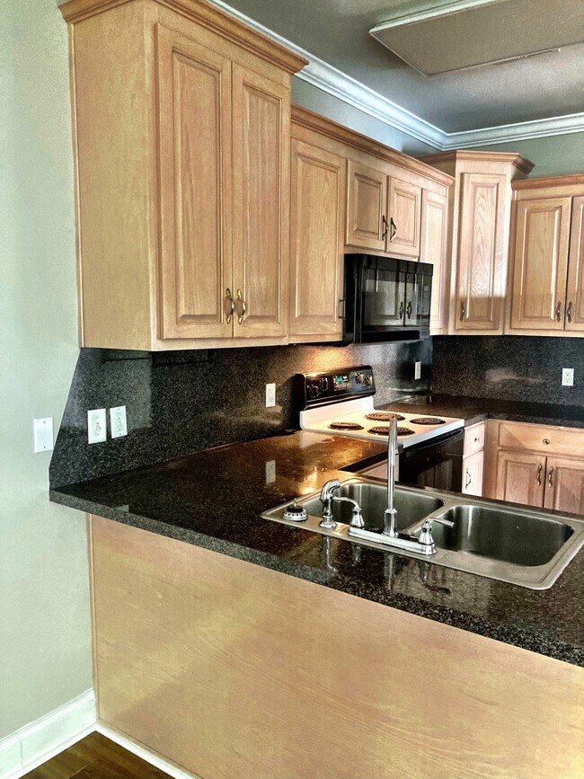 Building Photo - 8082 Veterans Pkwy