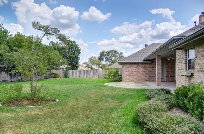 Building Photo - 715 Berry Creek