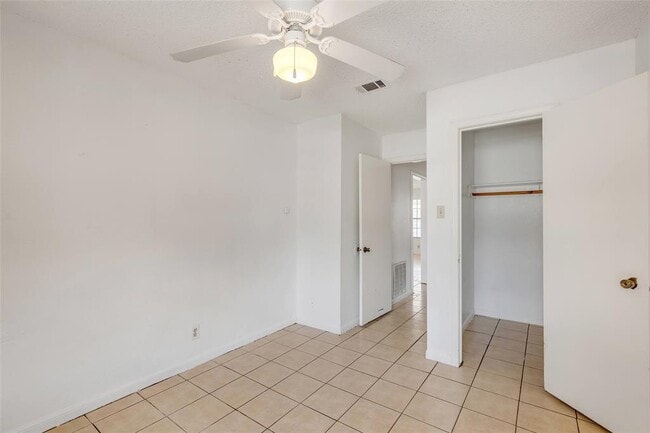 Building Photo - 9604 Night Star Dr