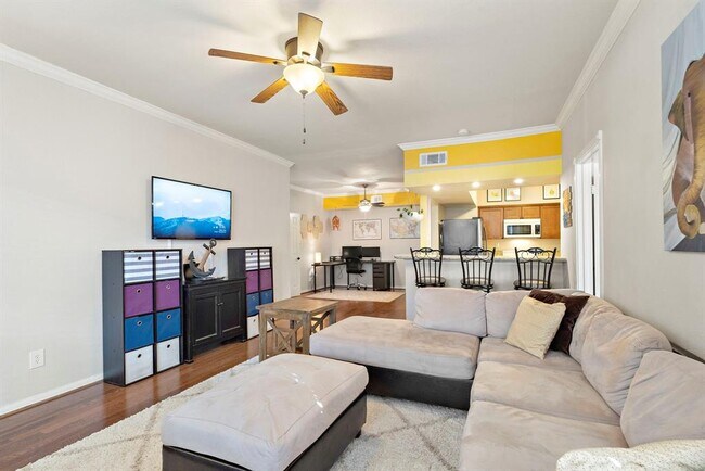 Building Photo - 2255 Braeswood Park Dr