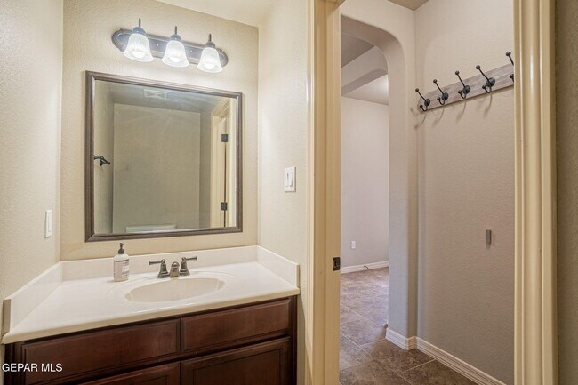 Building Photo - 14501 Meadow Lawn