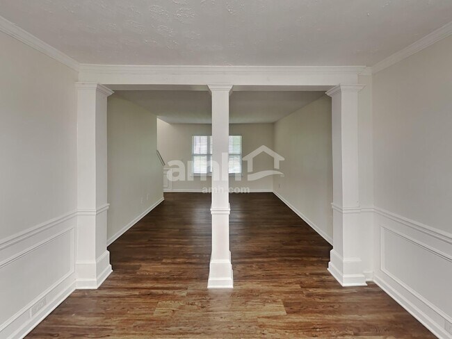 Building Photo - 3254 Ashgrove Ln SW