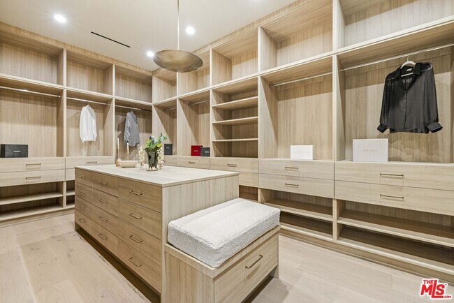 Building Photo - 14273 Greenleaf St