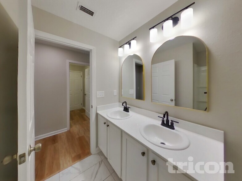 Building Photo - 11430 Tiburon Dr