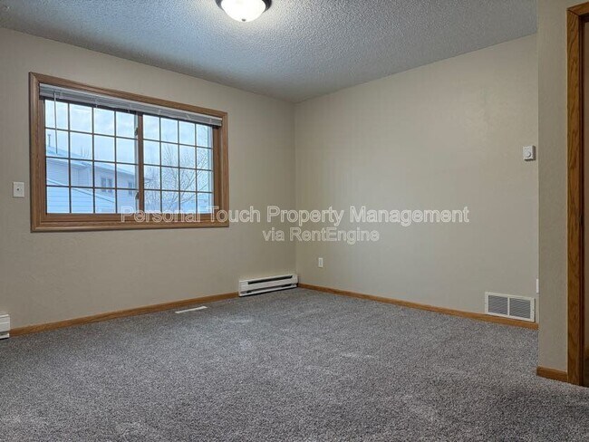 Building Photo - 2736-33 1/2 33 1/2 Ave S