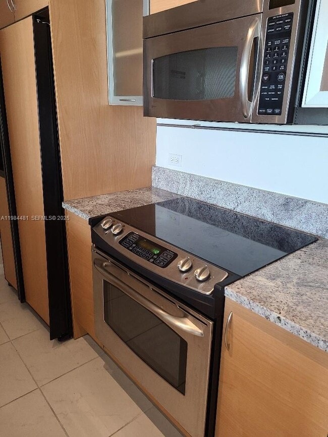 Building Photo - 18800 NE 29th Ave