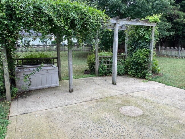 Building Photo - Three Bedroom Ranch Home With Deeded Boat ...