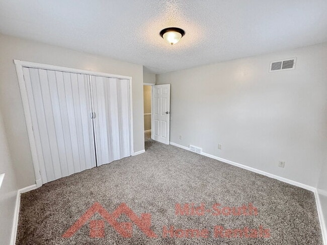 Building Photo - 1266 Hickory Ridge Dr