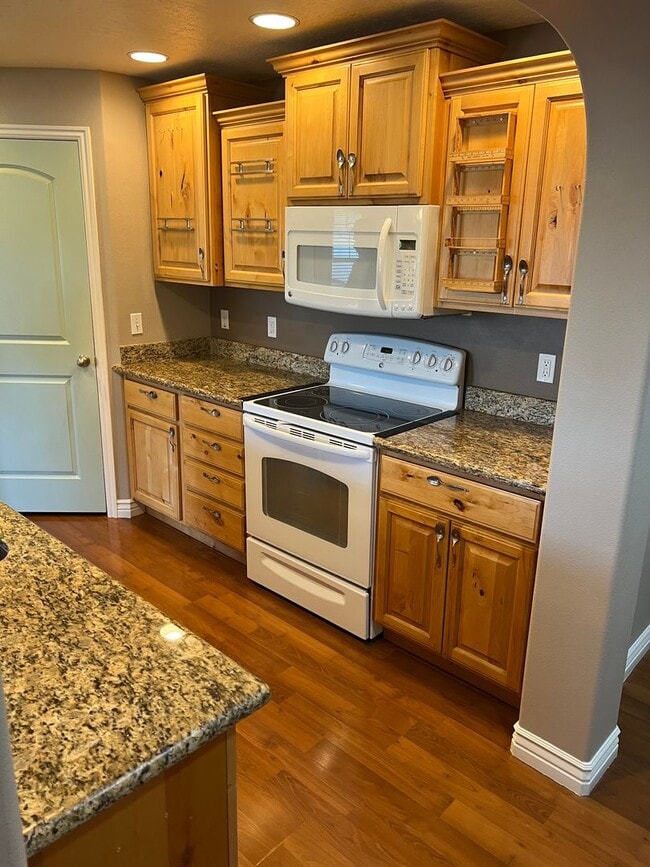 Building Photo - Beautiful Daybreak Condo