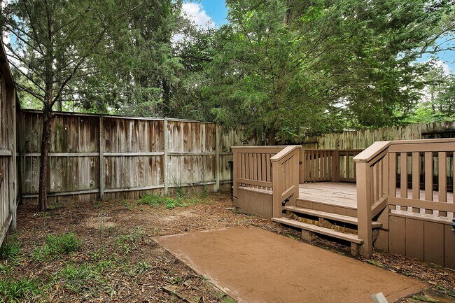 Building Photo - 102 Blue Creek Pl