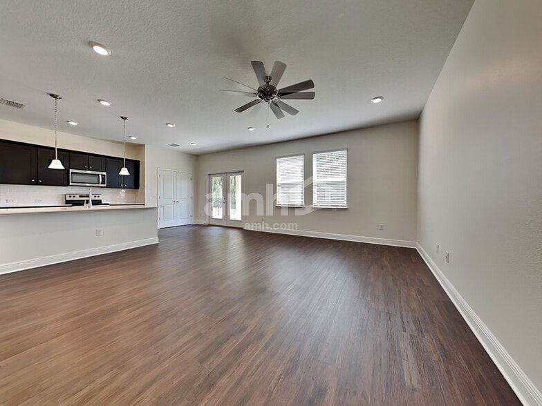 Building Photo - 27462 St Andrews Ave