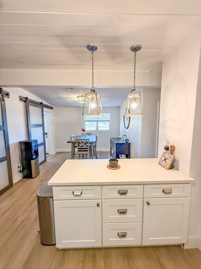 Building Photo - 76 Carson Dr NE