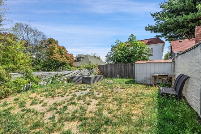 Building Photo - Updated Bremerton Home with Modern Touches