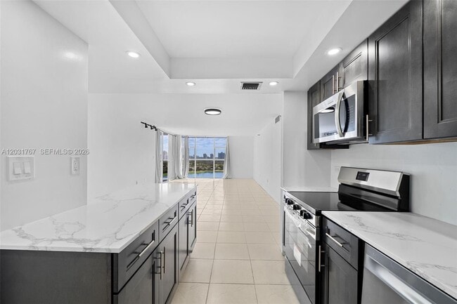 Building Photo - 20505 E Country Club Dr