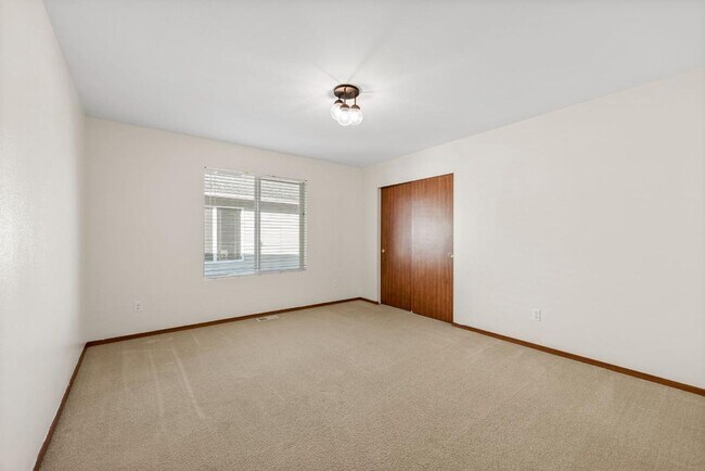 Building Photo - Updated and Spacious 3 Bed Yelm Rental!