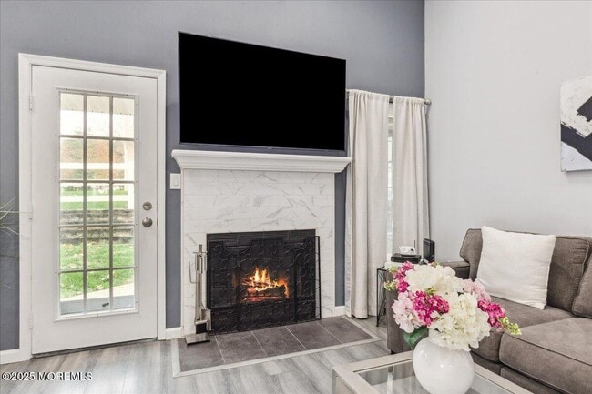 Building Photo - 292 Daisy Dr