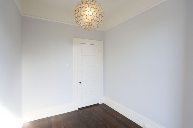 Building Photo - 144 10th Ave