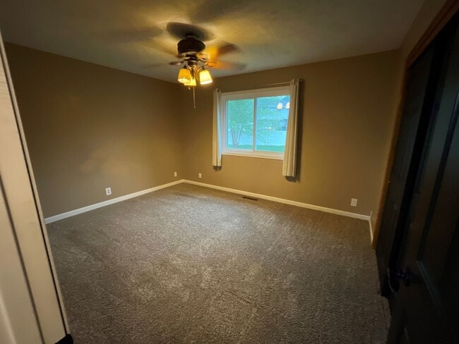 Building Photo - Beautiful Home For Rent on Cul-de-Sac with Huge Fenced Backyard