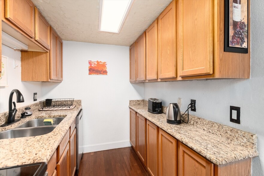 Building Photo - 857 S Van Gordon Ct