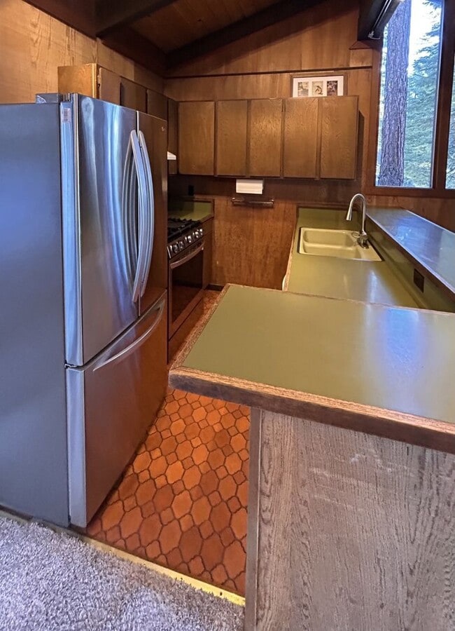 Building Photo - Vintage Vibe, Lake View, Corner Lot 3x2 with New Appliances