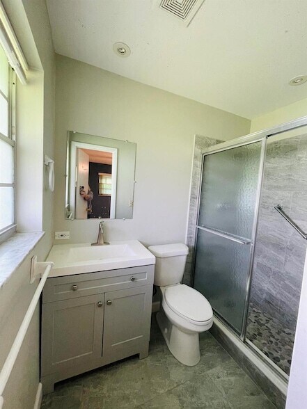 Building Photo - 612 Hummingbird Ln