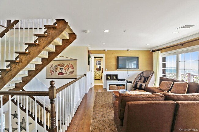 Building Photo - 949B Dune Rd