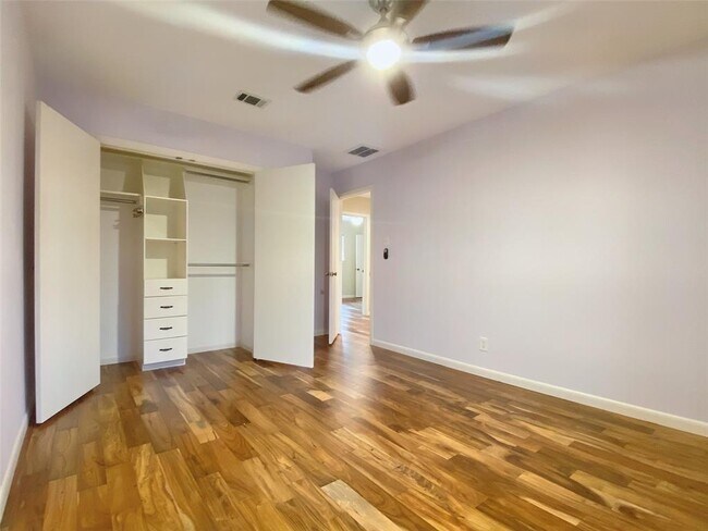 Building Photo - 8303 Alabama Dr