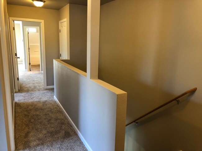 Building Photo - Newer 4 bed 2.5 bath duplex